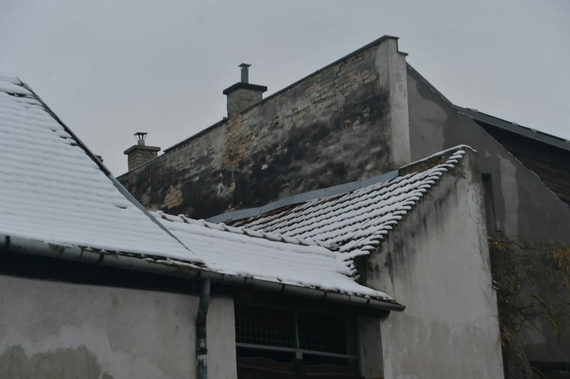 Stop Roof Leaks Before Winter Storms: Southern Oregon’s Pre-Season Inspection Guide
